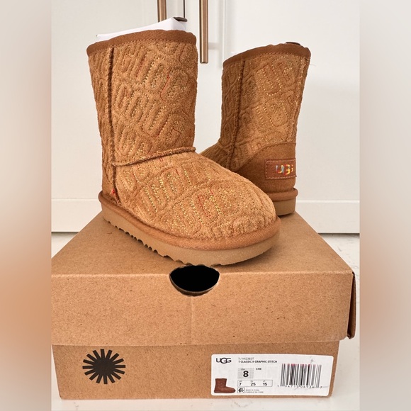 UGG CLASSIC II GRAPHIC STITCH SIZE T8
NWB - Picture 6 of 9